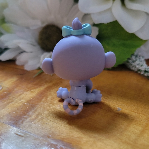 Littlest Pet Shop LPS #2277 Monkey Purple Blue Bow Eyes Baby 2006 - Picture 4 of 12